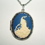 PEACOCK CAMEO Necklace Lock..