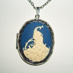 PEACOCK CAMEO Necklace Locket Pendant Beautiful Bird Cascading Tail Feathers